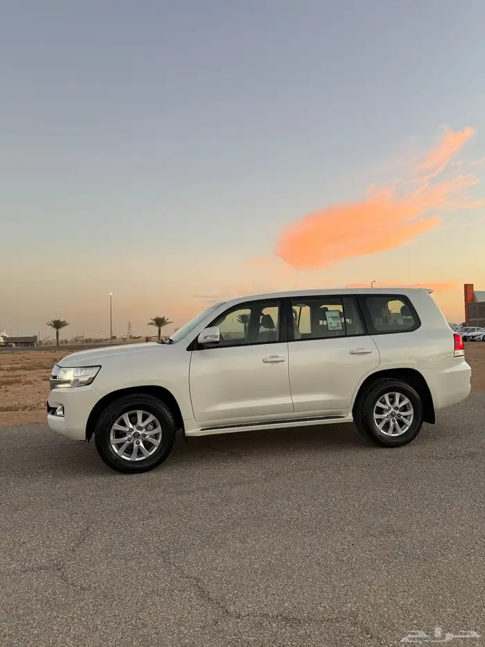 جيب لاندكروزر 2020 6 سلندر GXR1 41