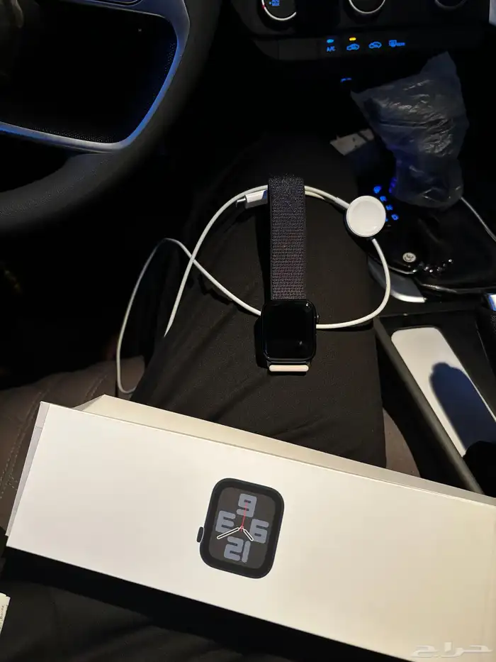 ساعه ابل للبيع جديد مع كرتون 1