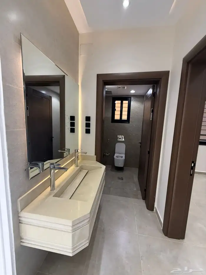 للبيع شقق علويه بمصعد وسطح خاص حي الزهور المحاله ابها 500 5