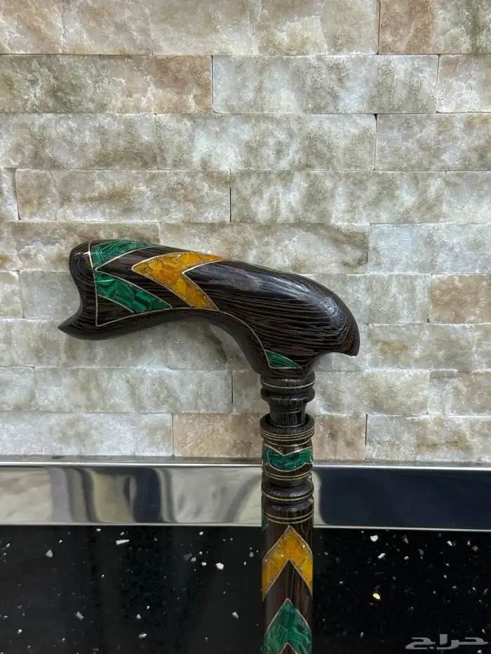 عكاز فنجي أفريقي فاخر مرصع بالكهرمان والزمرد 3