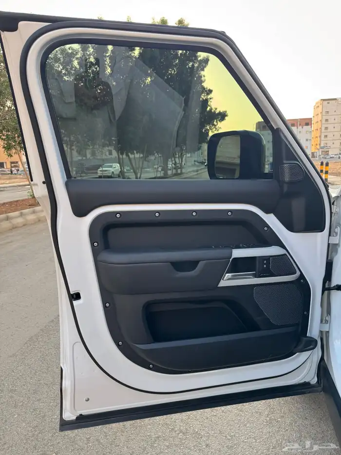 لاندروفر ديفندر SE400 2024 3