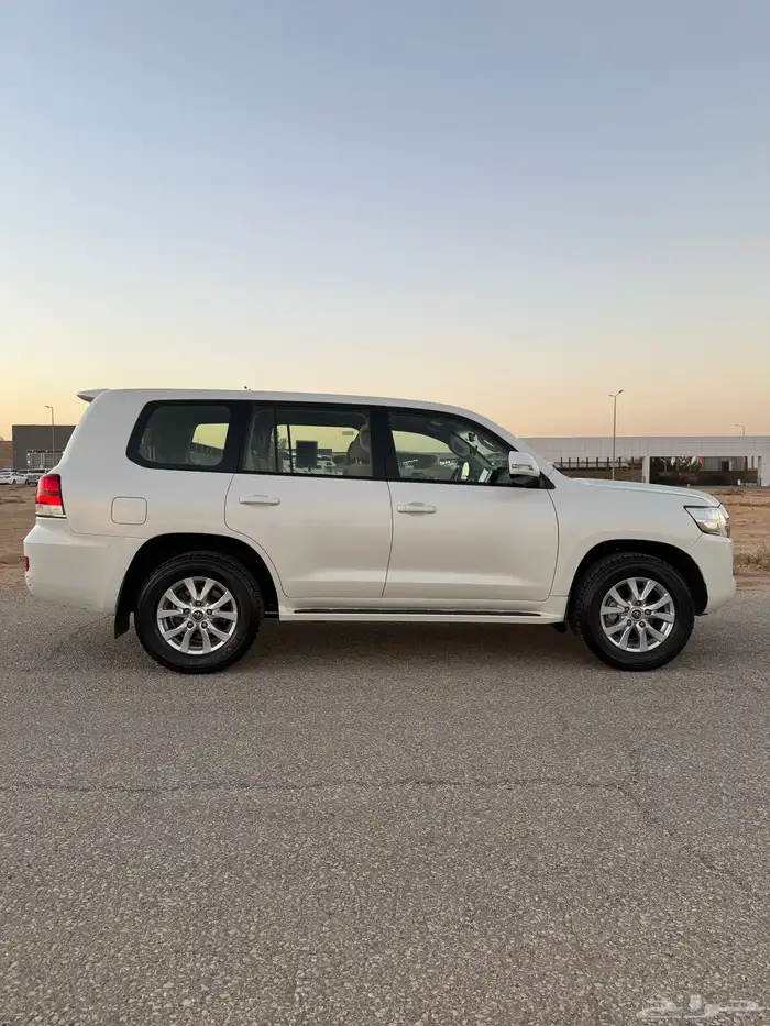جيب لاندكروزر 2020 6 سلندر GXR1 0