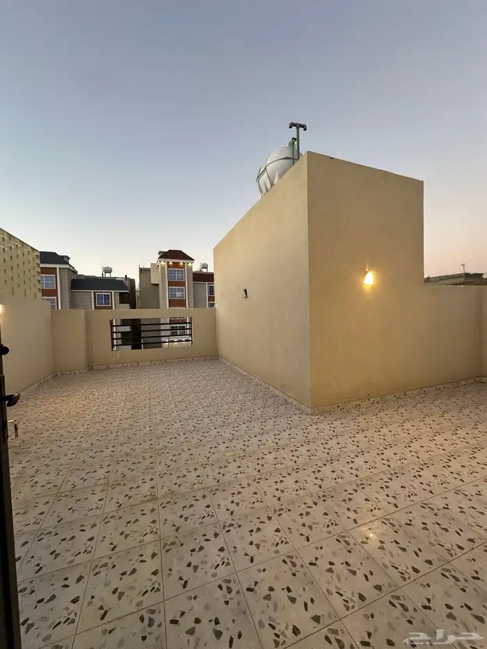 للبيع شقه تصميم مودرن بدرج داخلى للسطح قرب مطار ابها520الف 21