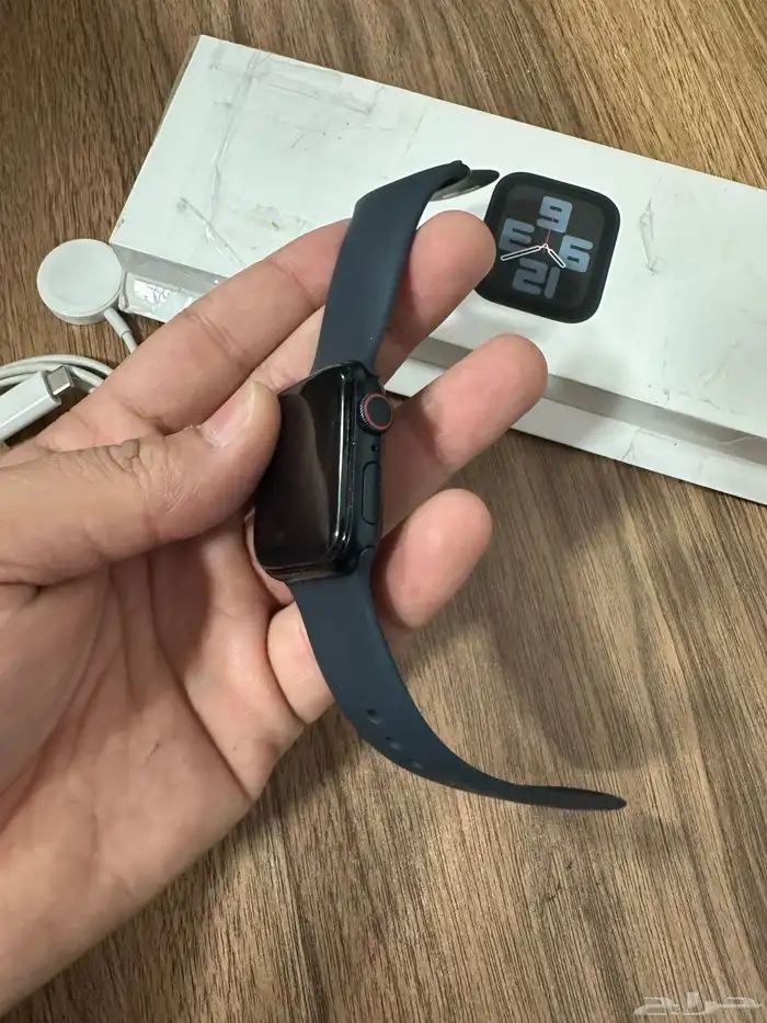 ساعة ابل جديدة نادرة مستعملة مع جميع ملحقاتها الأصلية 3