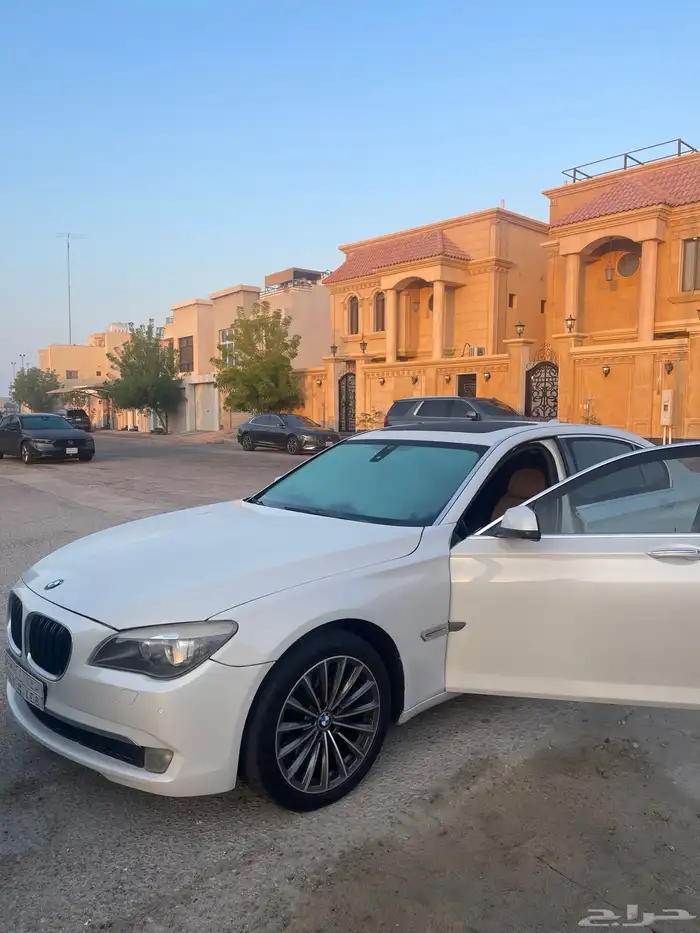 للبيع بي ام 2011 740 3