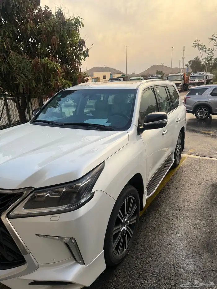 جيب لكزس 2020 LX570 فل كاملDD للبيع 2