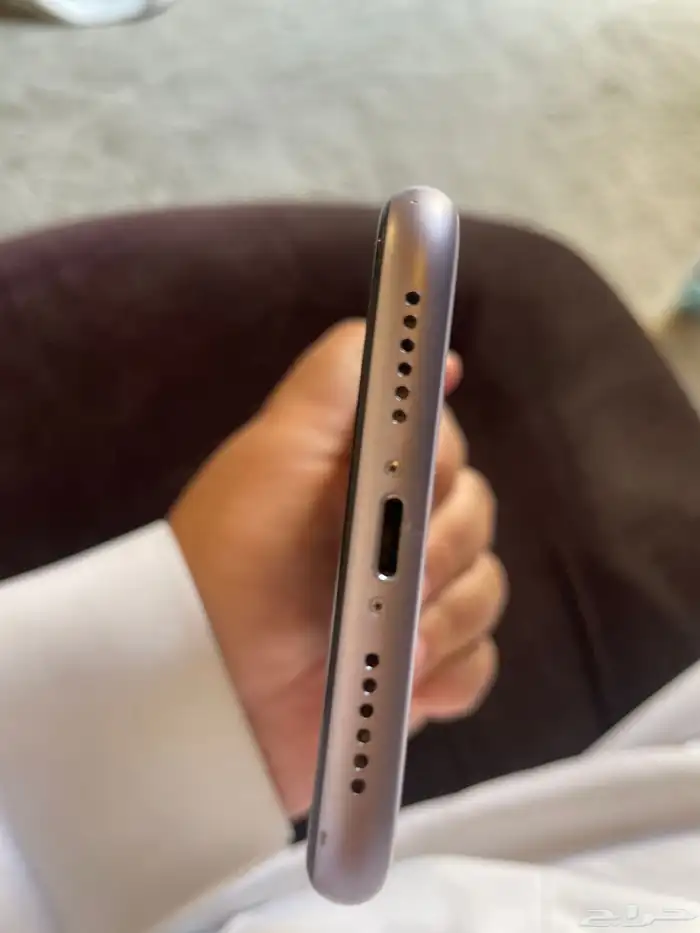 ايفون 11 لون بنفسجي حجم 64 جيجا للبيع 4