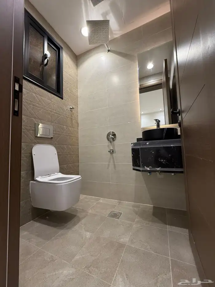 للبيع دور ثاني بسطح خاص خلف العثيم بالمحالة بسعر 500الف فقط 24