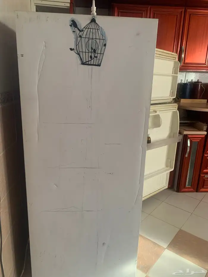 ثلاجه قديمه وخربانه ماتبرد ويبيلها تنظيف 1