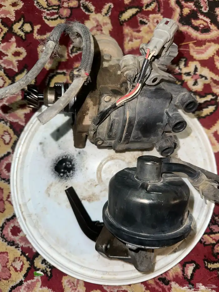 طرمبة هايلكس بنزين وسلف ودينموا كهرب وكالة 0