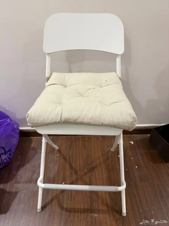 متفرقات ( كرسي - رفين تخزين- ابجورة طويلة -زولية صغيرة) 2