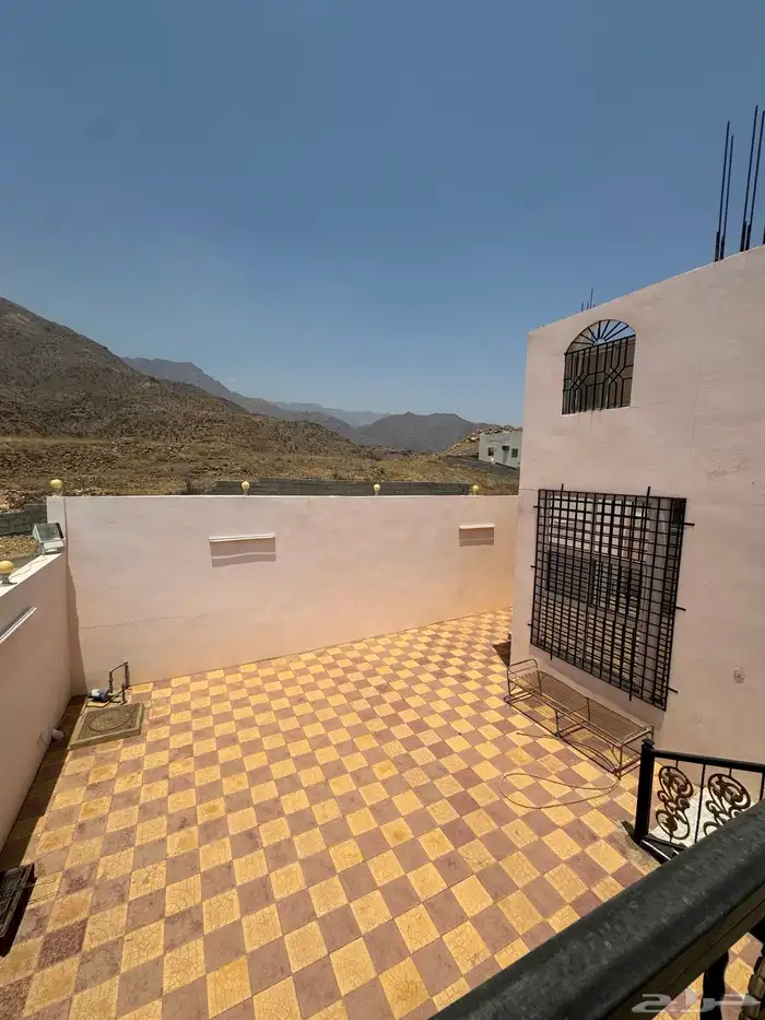 بيت للايجار دور ومدخلين وحوشين مؤثث الموقع المخواة الجوة 1