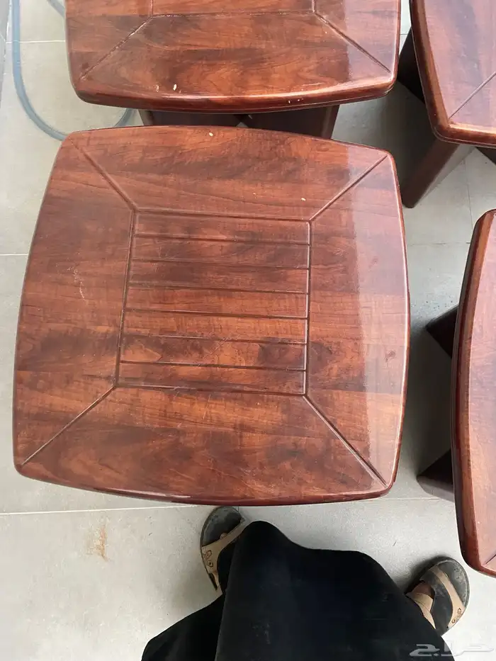 اربع طاولات مكتبيه صغيره ووحده كبيره للبيع 5