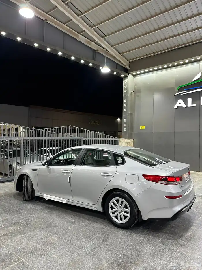 كيا اوبتيما 2020 فضي لدى معرض(عبيد الرشيدي) 3