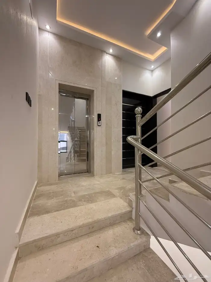 للبيع دور ثاني بسطح خاص خلف العثيم بالمحالة بسعر 500الف فقط 2