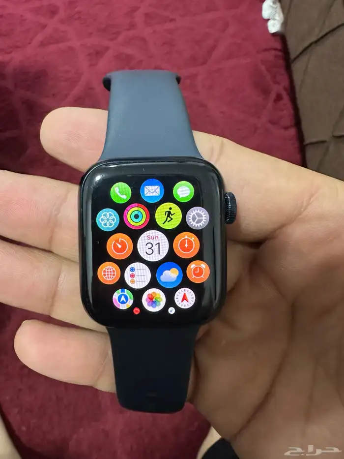 ساعة ابل جديدة نادرة مستعملة مع جميع ملحقاتها الأصلية 2