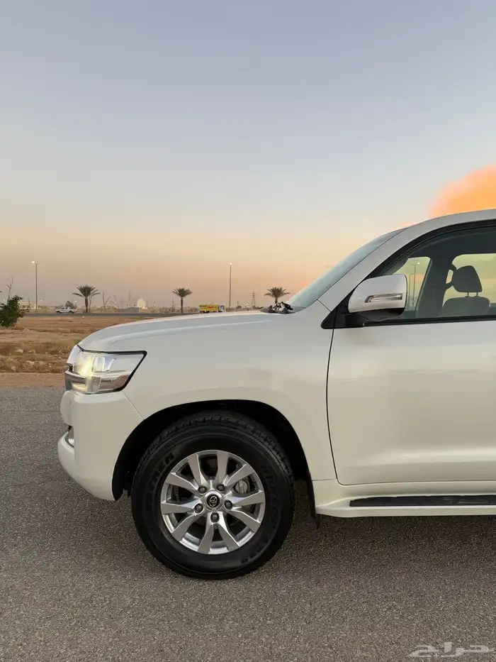 جيب لاندكروزر 2020 6 سلندر GXR1 27