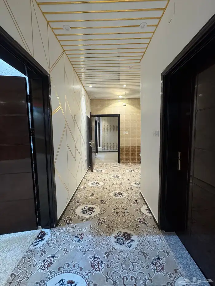 بيت للايجار دور ومدخلين وحوشين مؤثث الموقع المخواة الجوة 9