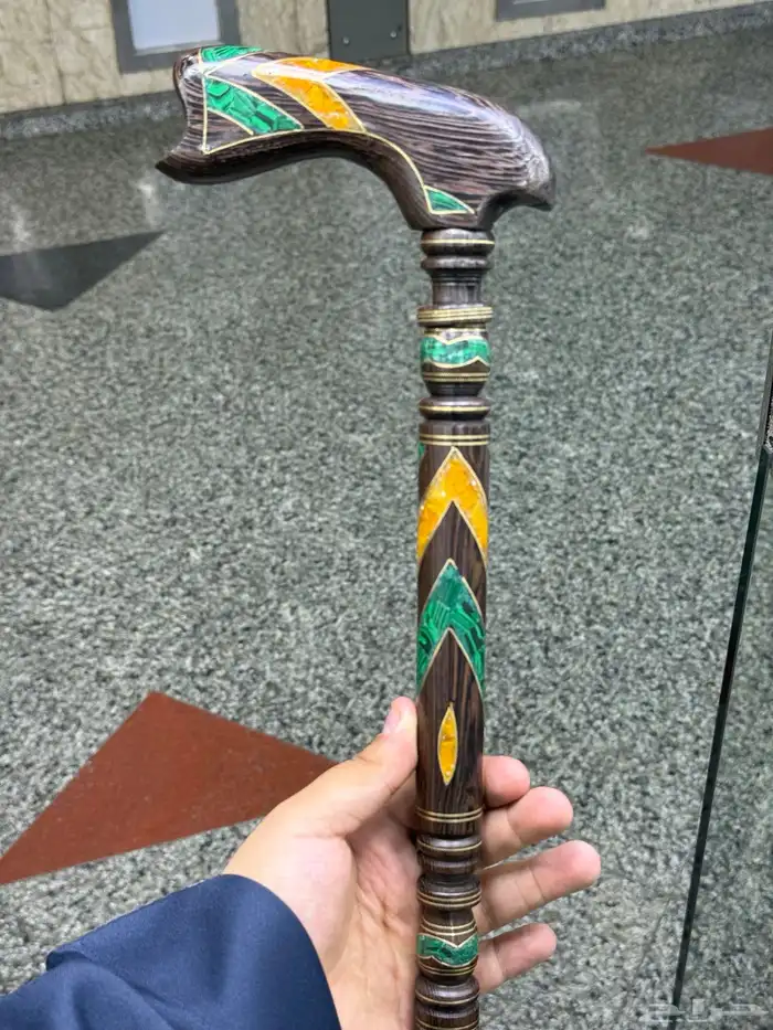 عكاز فنجي أفريقي فاخر مرصع بالكهرمان والزمرد 6