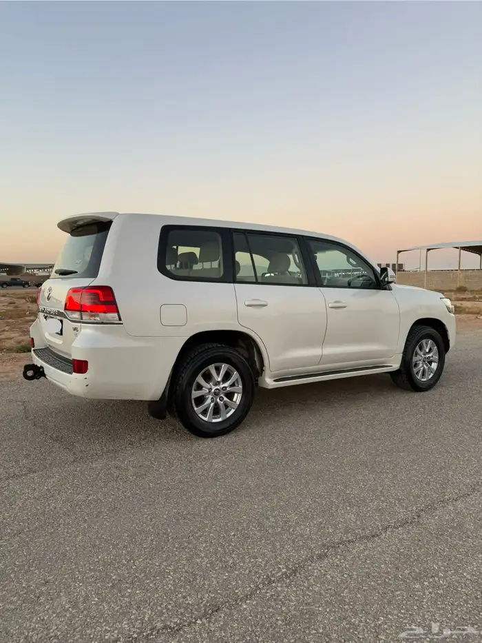 جيب لاندكروزر 2020 6 سلندر GXR1 2