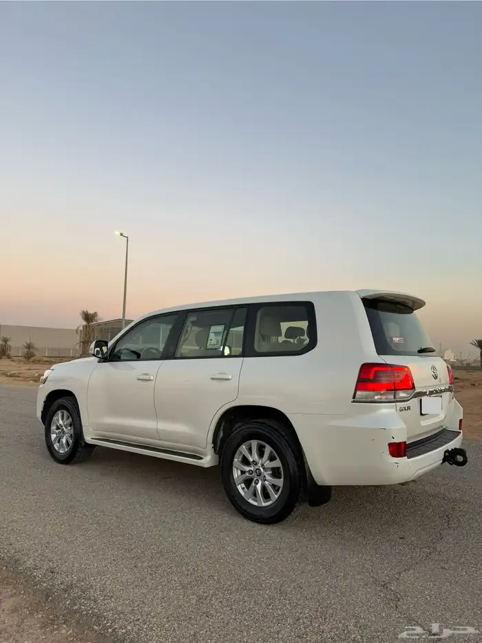 جيب لاندكروزر 2020 6 سلندر GXR1 15