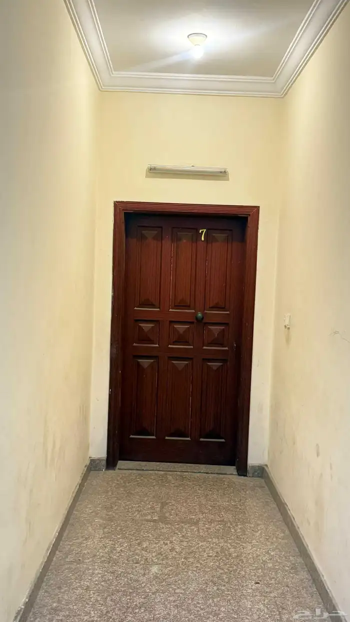 شقة عزاب للايجار 3غرف _ حي الحمدانية امام اسواق دبي 0