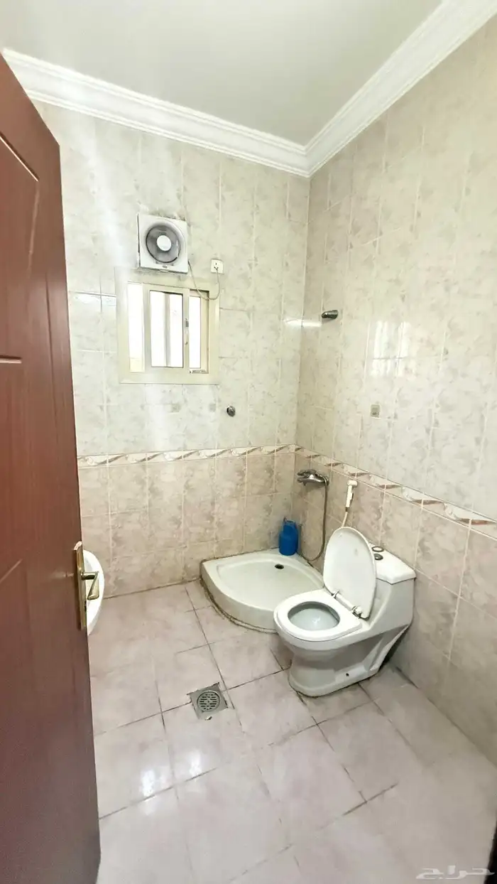 شقة عزاب للايجار 3غرف _ حي الحمدانية امام اسواق دبي 3