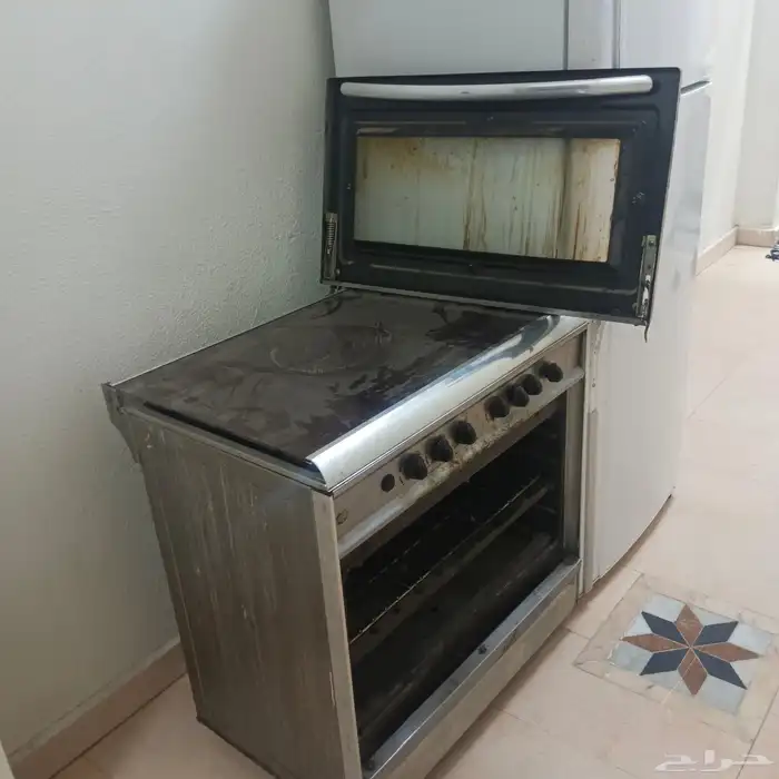 في فرن اثنين وثلاجه 0