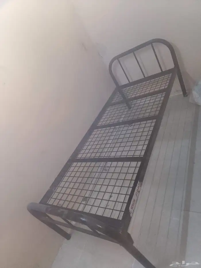 عفش للبيع سريرين وثلاجه ممتازه 2