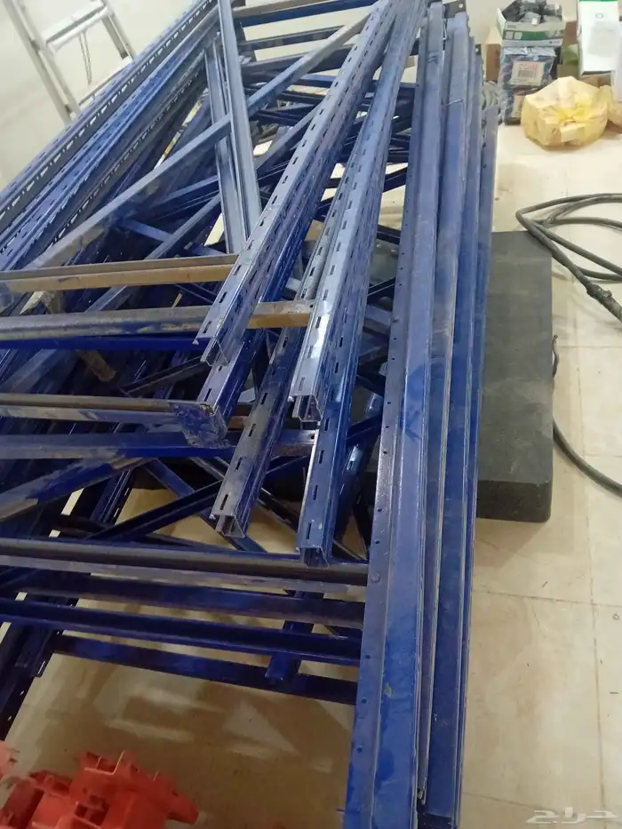 رفوف حديد 60 سنتي و 90 سنتي ثقيل شبه جديد وفيها باقي ماتركب 0