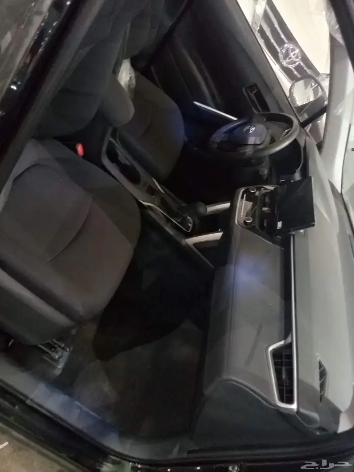 تويوتا كورلا كروس ( 2025 )نص فل بنزين اصفارجديد بطاقة جمركية 24