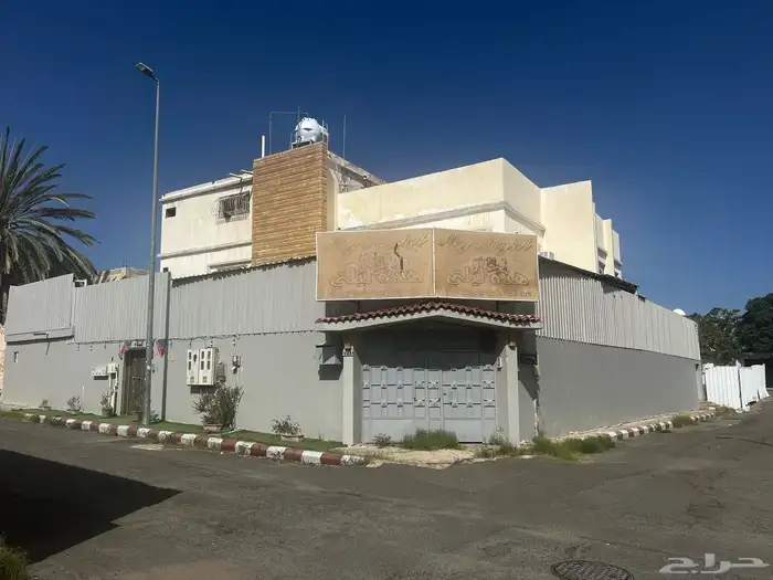 للبيع فيلا في الطائف موقع مميز على واجهيتن شهار - ام العراد 0