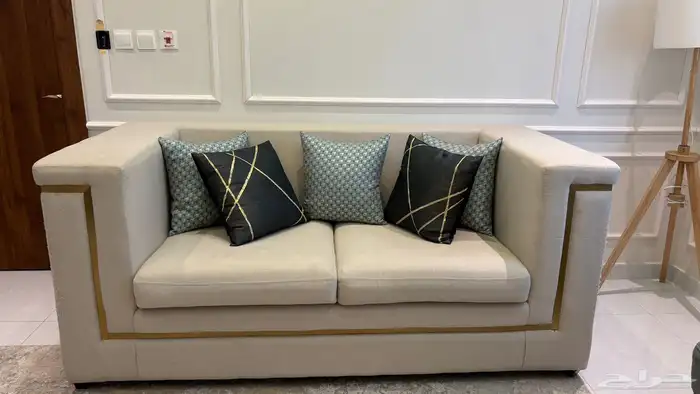 كنب من سيتي دبليو مع طاوله استقبال صغيره بالمربايه 6