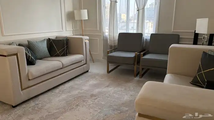 كنب من سيتي دبليو مع طاوله استقبال صغيره بالمربايه 2