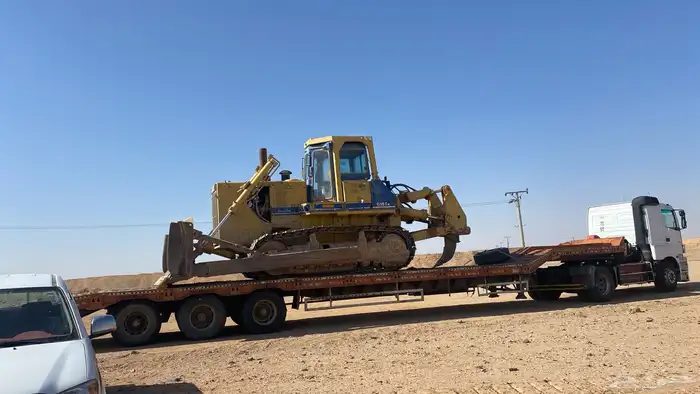 بلدوزرات للإيجار 155 و D9N 0