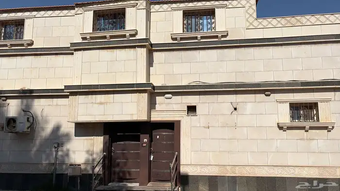 شقتين بصك واحد. كل وحده مدخل خاص للبيع. سعرهم 260 الف 5