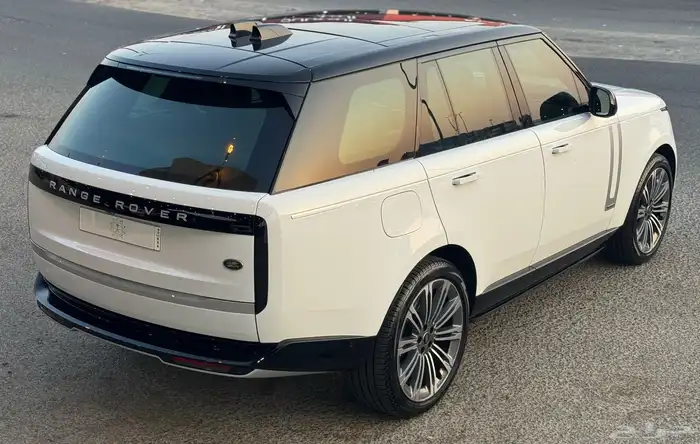 رنج روفر فوج اوتوبيقرافي 2023 V8 - بحالة الوكالة 3