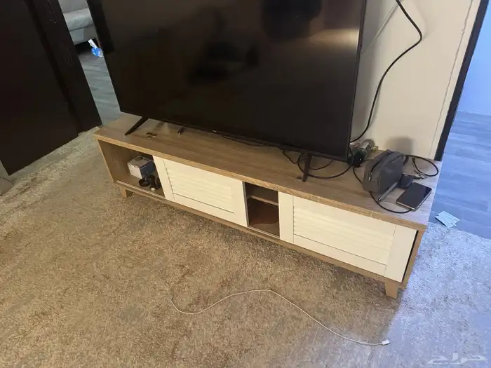 اثاث للبيع معروضه في الصور كنب جلسه ارضيه طاوله تلفزيون 1