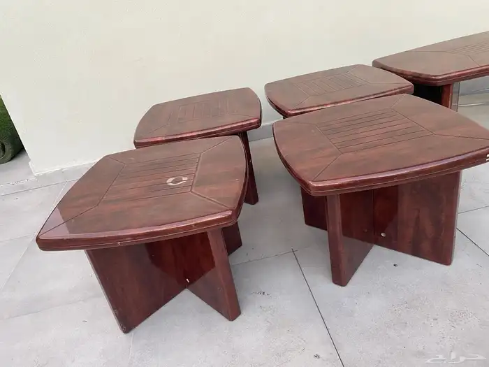 اربع طاولات مكتبيه صغيره ووحده كبيره للبيع 2