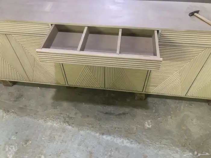 المتر في الخزانة 700 ريال  موجود غرفة نوم  و أبواب 1