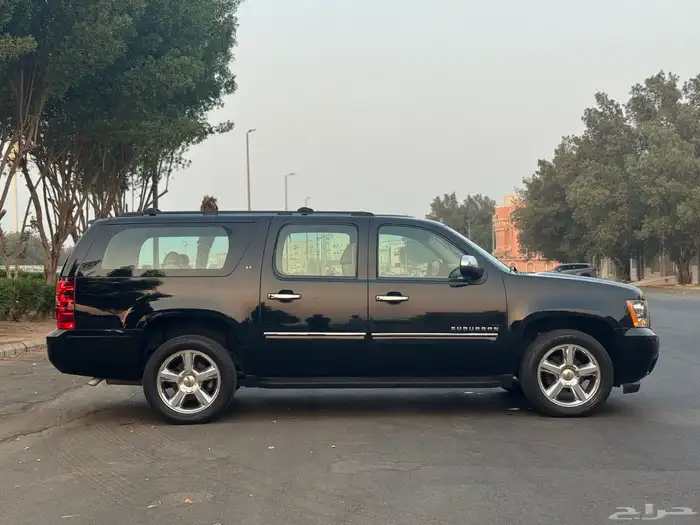 شيفرولية سوبربان 2013 اسود ملكي نظيف للبيع 3