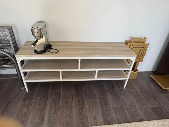 اثاث للبيع معروضه في الصور كنب جلسه ارضيه طاوله تلفزيون 3