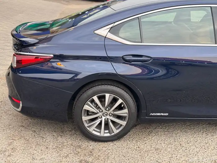 لكزس ES300h AH 2021 2