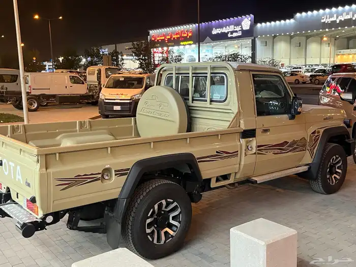 تويوتا شاص بنزين قير اوتماتيك فل كامل اصفار 2025 5