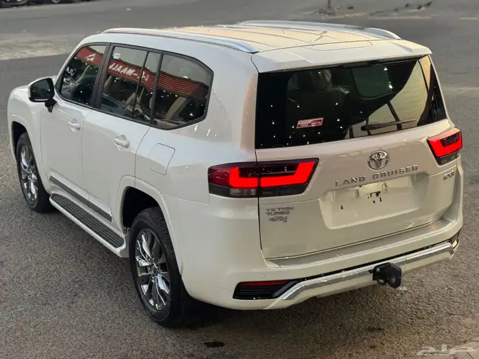 تويوتا لاندكروزر GXR L3 2024 - ديزل - شبه جديد 4