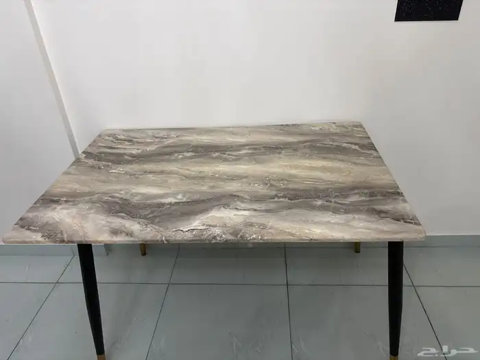 طاوله رخام لم تستخدم كثيرا استخدام بسيط جدا 0