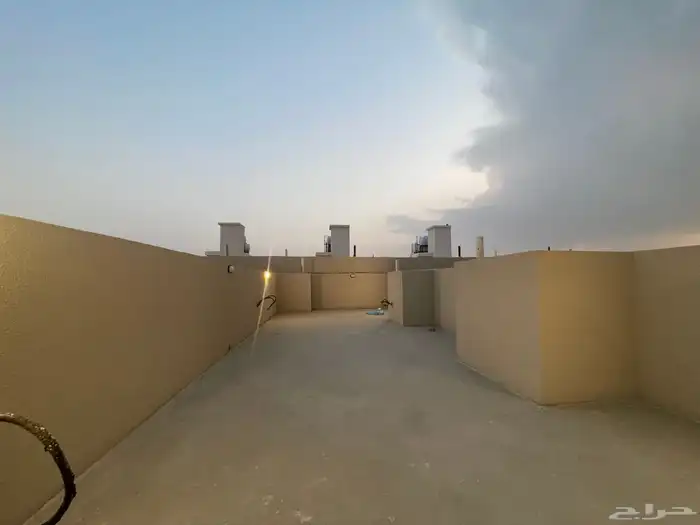 للبيع شقق علويه بسطح خاص ومصعد جاهز 550 الف شرق الخميس 23