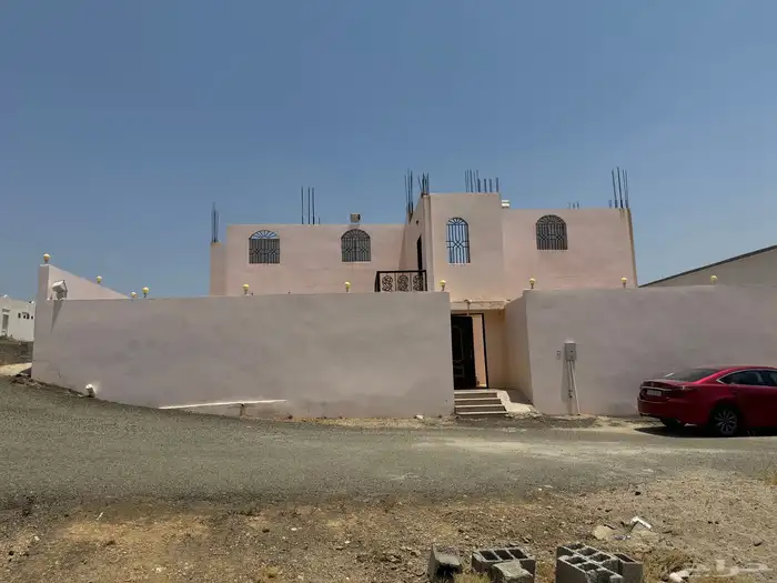 بيت للايجار دور ومدخلين وحوشين مؤثث الموقع المخواة الجوة 0