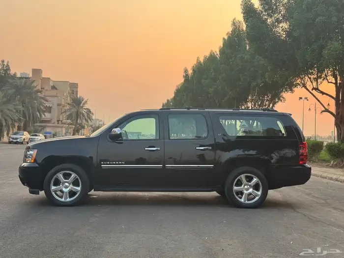 شيفرولية سوبربان 2013 اسود ملكي نظيف للبيع 7