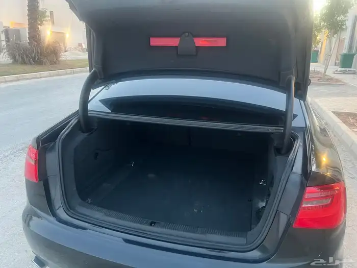 اودي A6 اللون اسود نظيفة 7